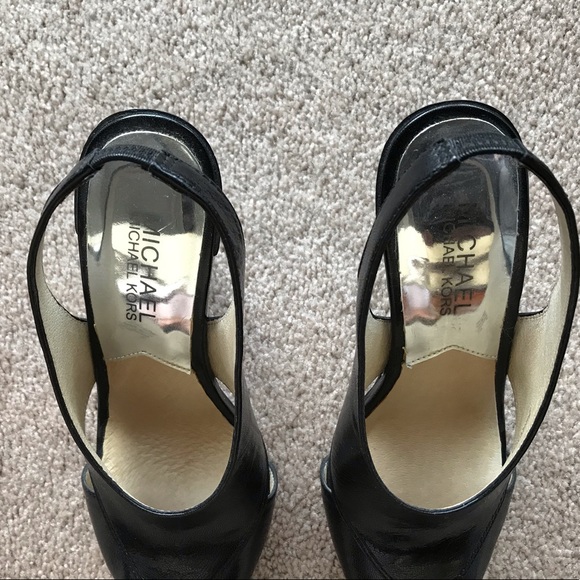 Micheal Kors - Picture 1 of 6